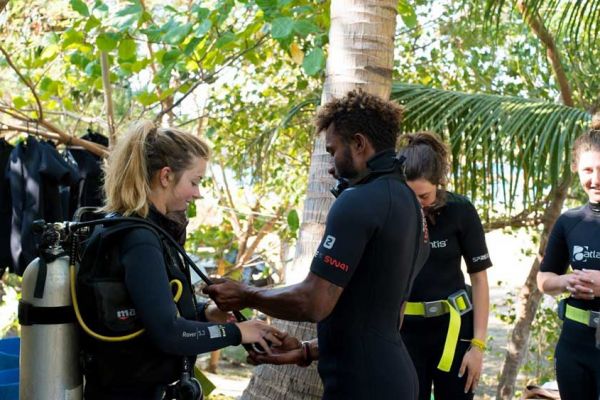 awe-mantagray-dive2-10001782066E-FB20-C920-626D-4A24A953C991.jpg